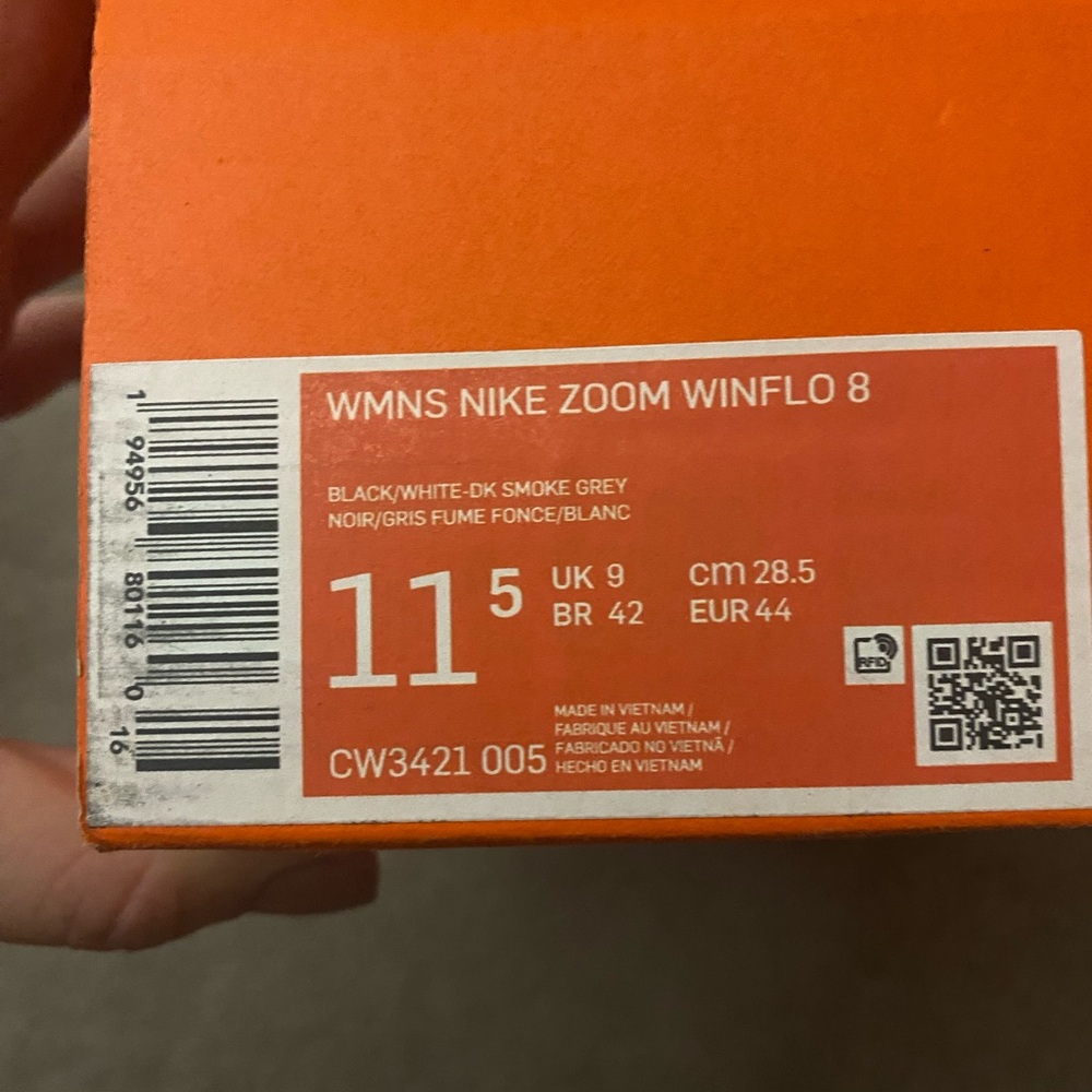 Brand new women’s Nike tennis shoes - Picture 8 of 8